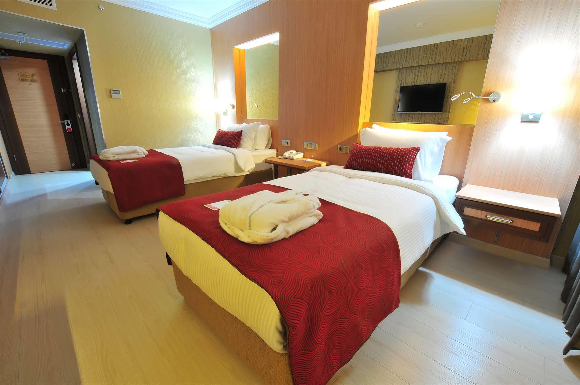 Ramada Uşak Exterior foto